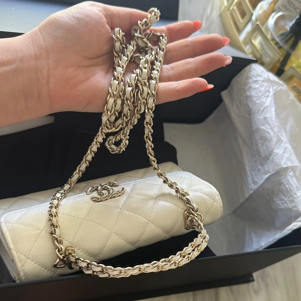 CHANEL Cream Quilted Leather Top Handle Shoulder Bag with Gold Chain